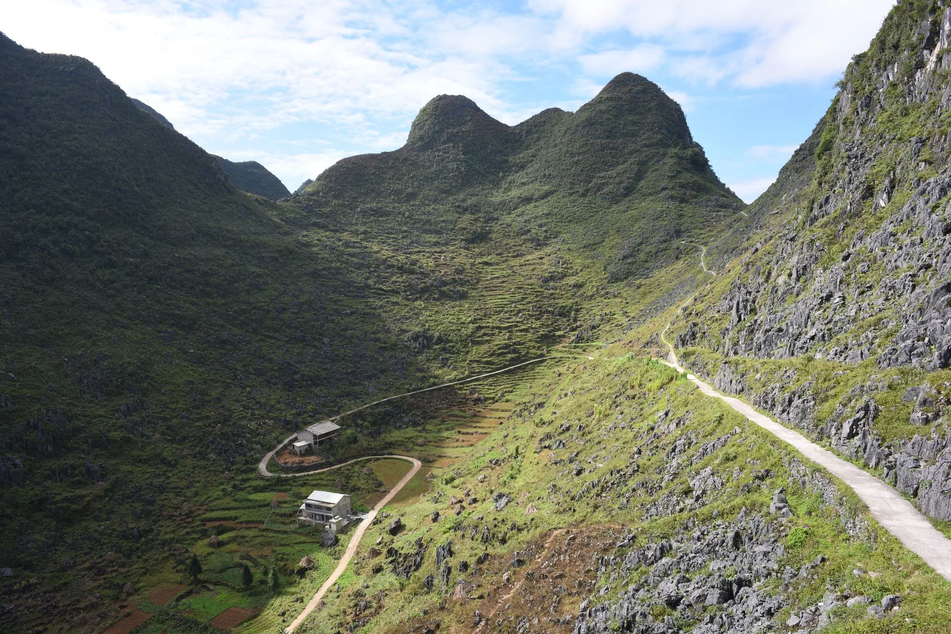 Route de montagne et paysages karstiques de la province de Hà Giang au Vietnam
