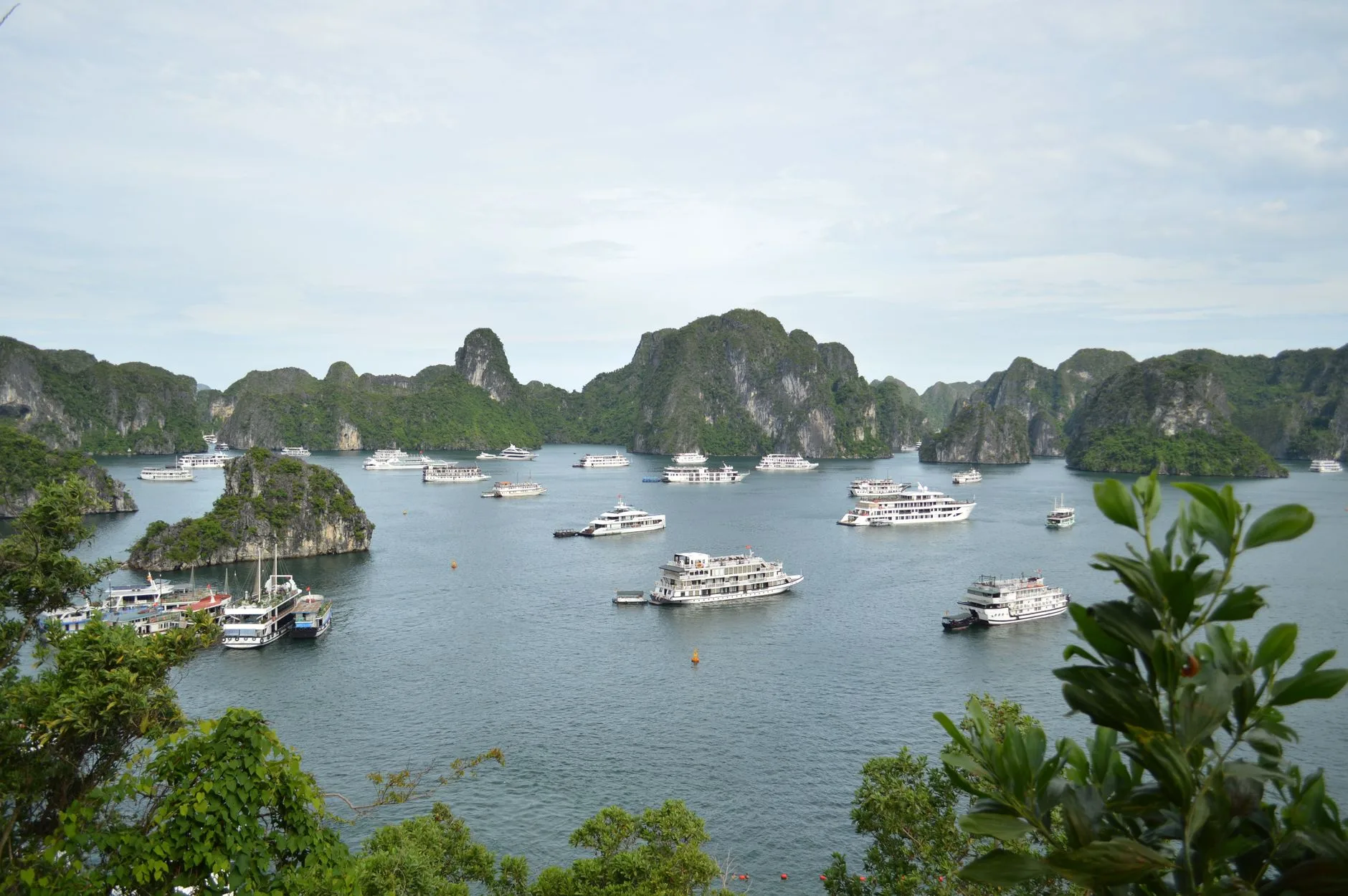 Dormir dans la baie d'Halong : jonque ou île de Cat Ba
